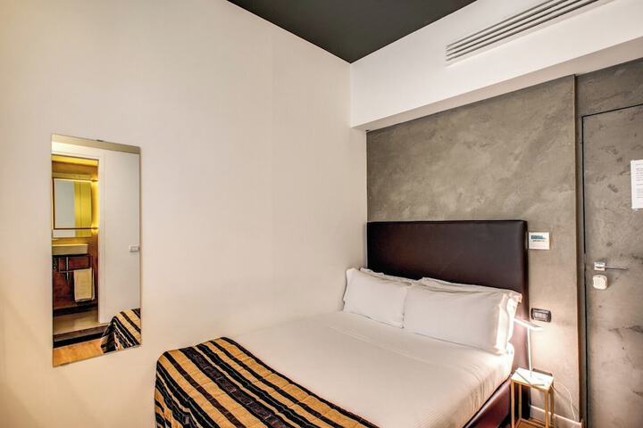 Room 17 of 30
