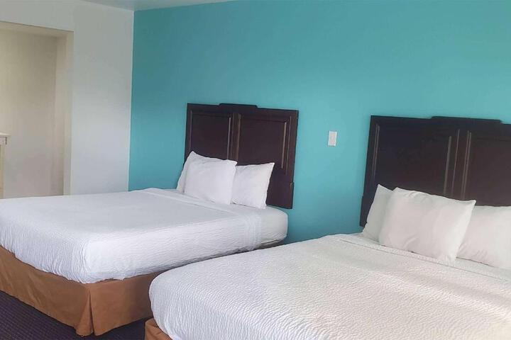 2 Double Beds (8 of 8)