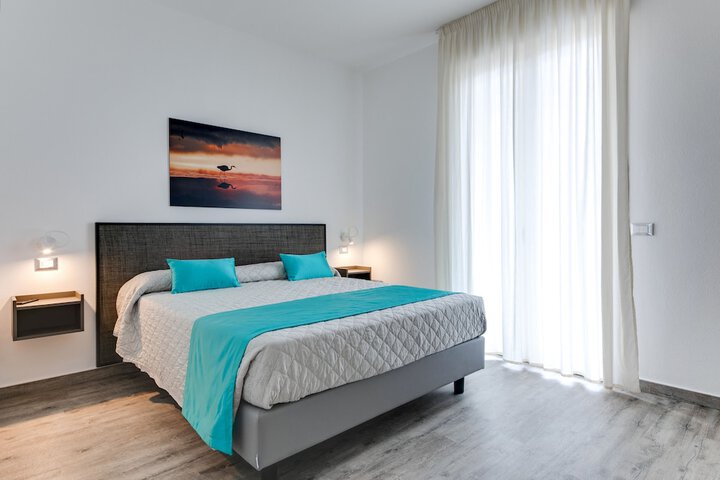 Room 2 of 74