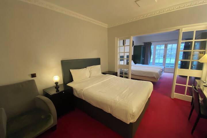 Room 40 of 86