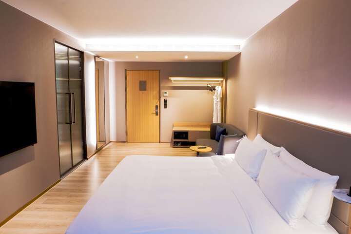 Room 17 of 50