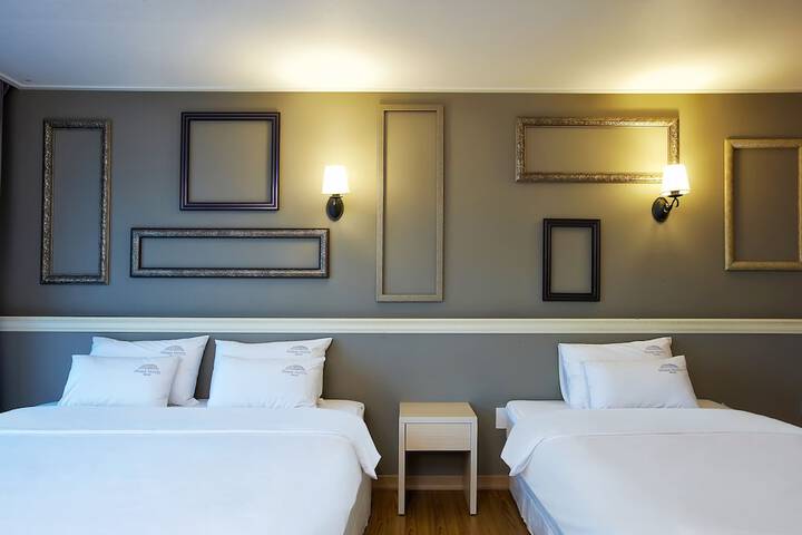 Room 12 of 62