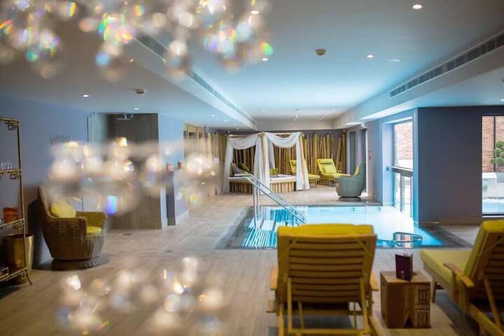 Pool Hotel