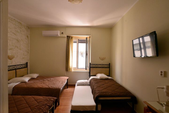 Room 6 of 35