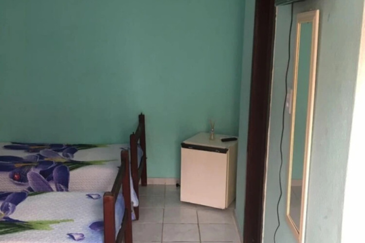 Room 4 of 12