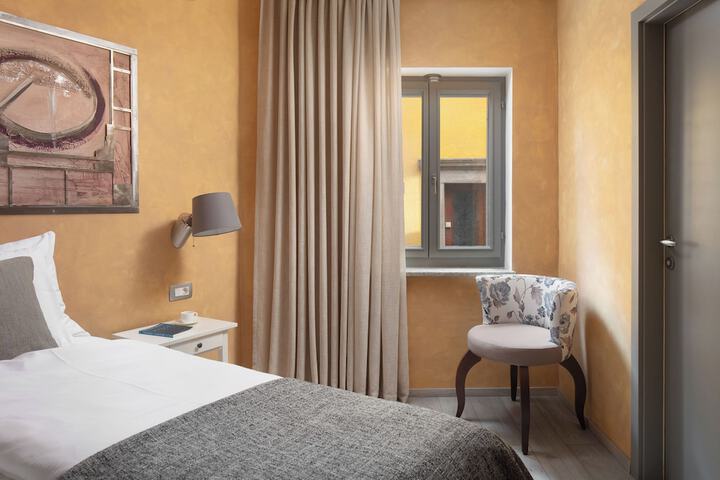 Room 2 of 20