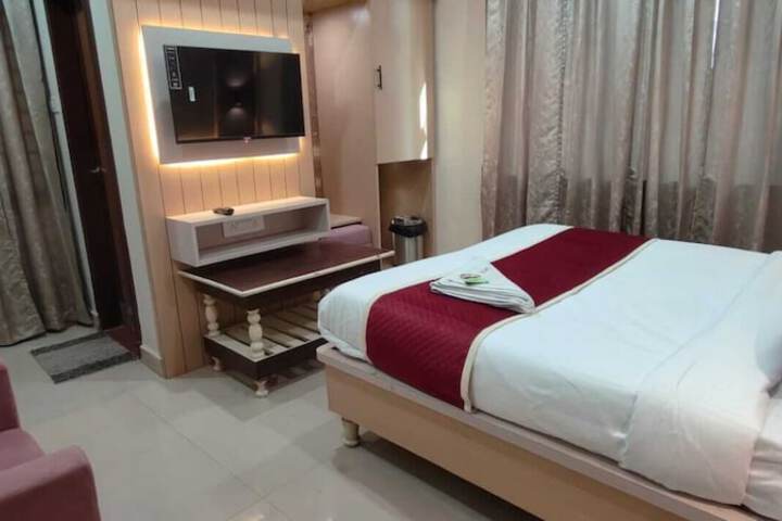 Room 4 of 15