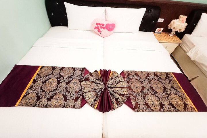 Room 13 of 28