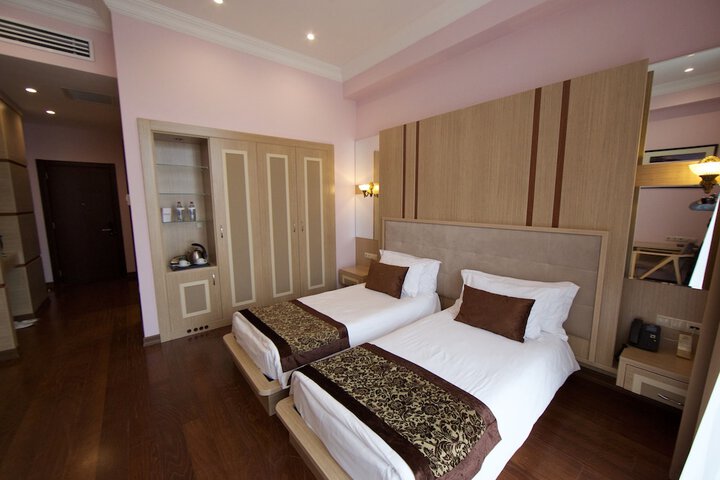 Room 26 of 160