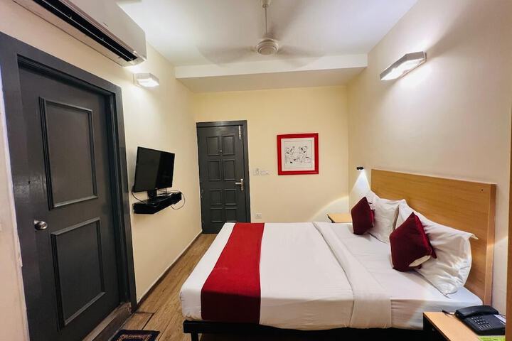 Room 8 of 15