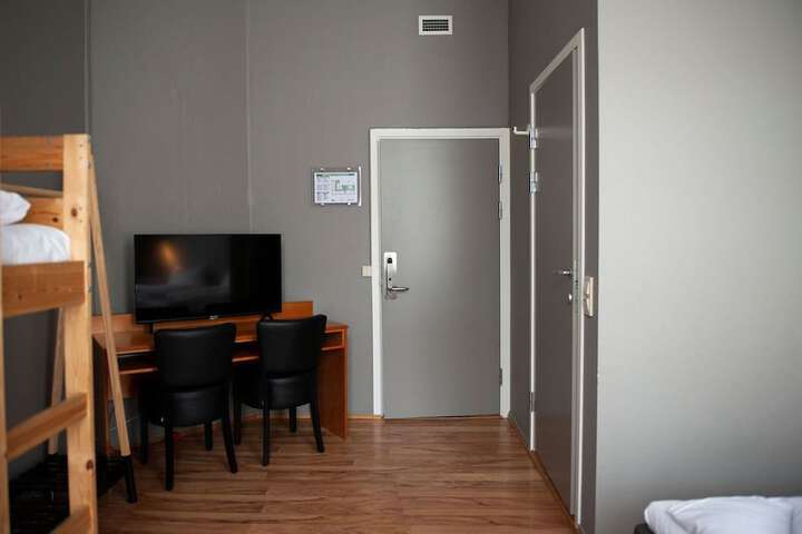 Room 8 of 28