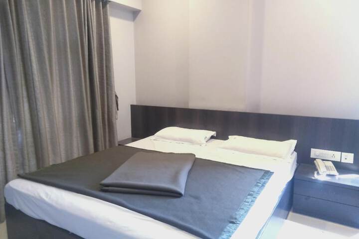 Room 7 of 18