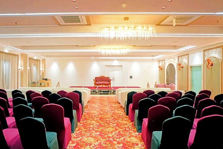 Ballroom/Hall 36 of 41