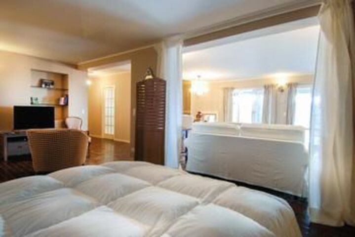 Room 4 of 15