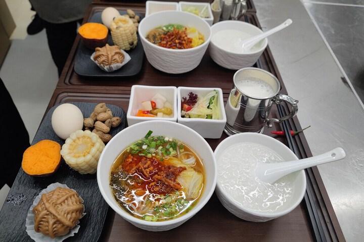 Breakfast/Coffee Service 170 of 182
