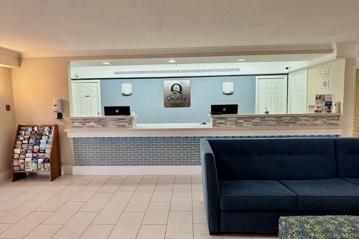 Check-in/check-out kiosk