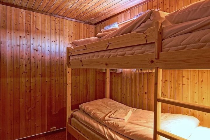 Room 6 of 204