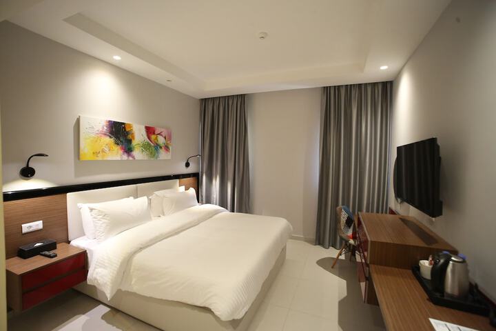 Room 9 of 101