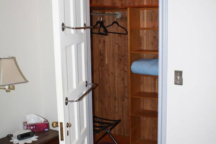 Room 2 of 118