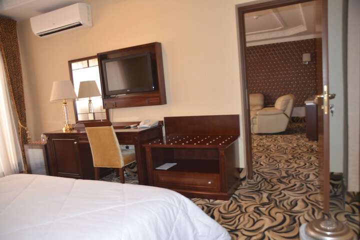 Room 8 of 28
