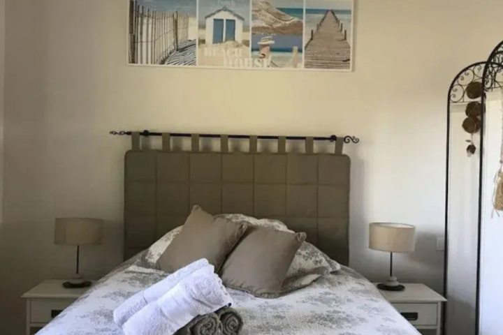 Room 5 of 16