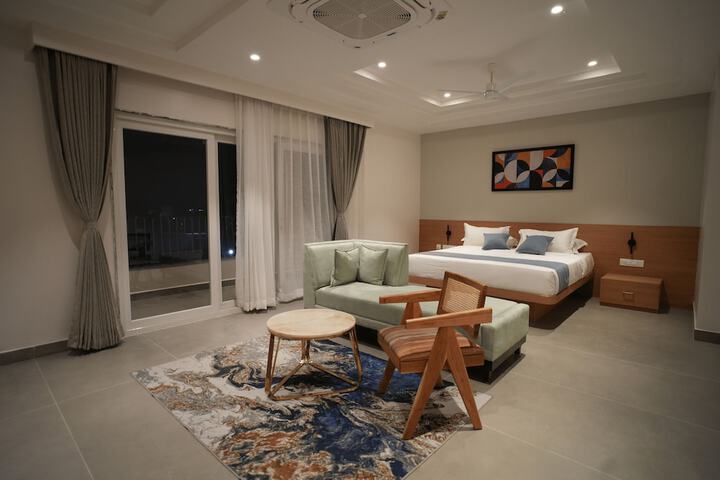 Room 4 of 7