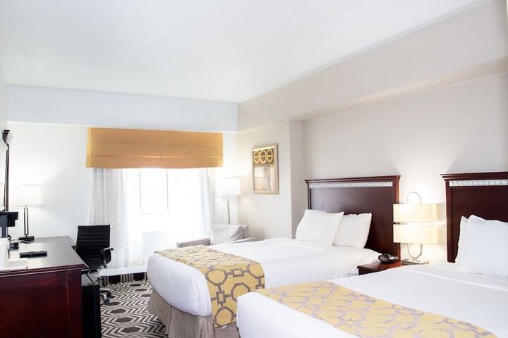 2 Double Beds (7 of 8)
