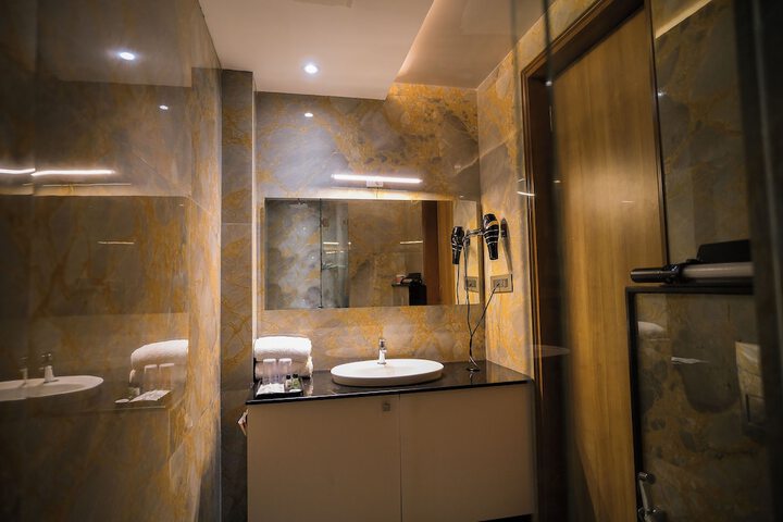 Room 10 of 12