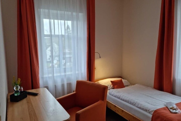 Room 17 of 50