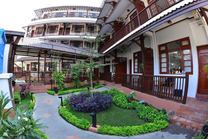 Hotel Exterior 21 of 28