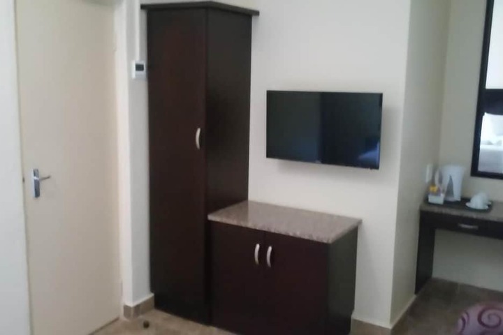 Room 8 of 48