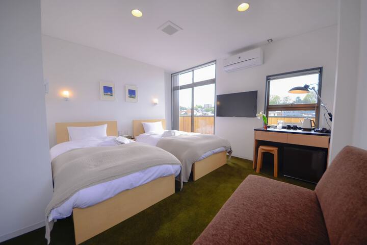 Room 3 of 51