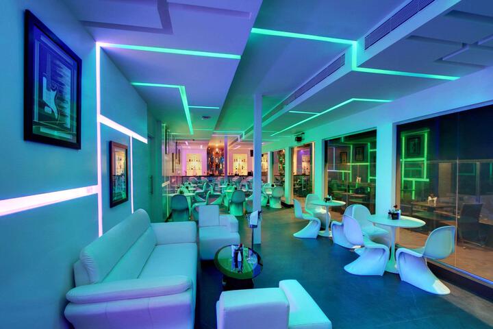 Lounge 16 of 152