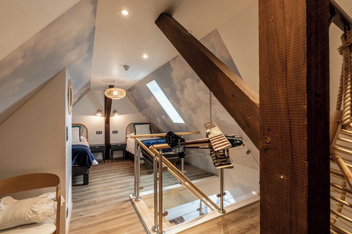 Room 30 of 85