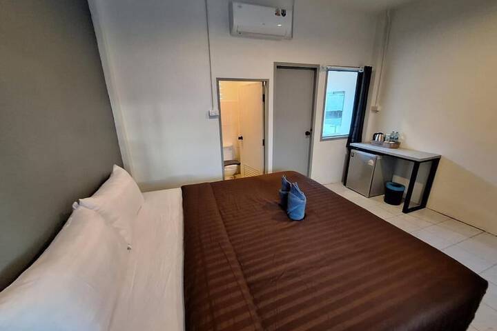 Room 11 of 38
