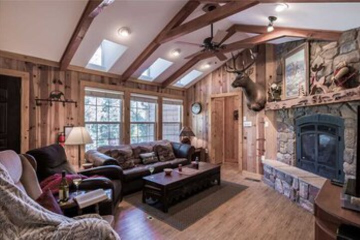 Chestnut Lodge Four bedroom Holiday Home in Ruidoso, NM