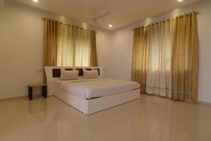 Room 5 of 13