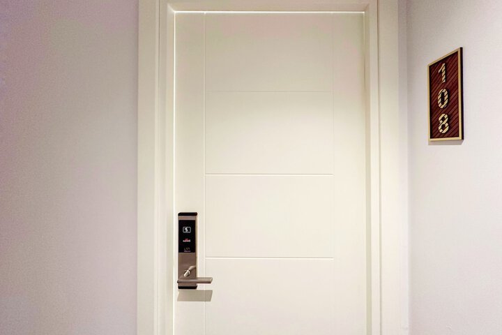 Ballroom/Hall 76 of 99
