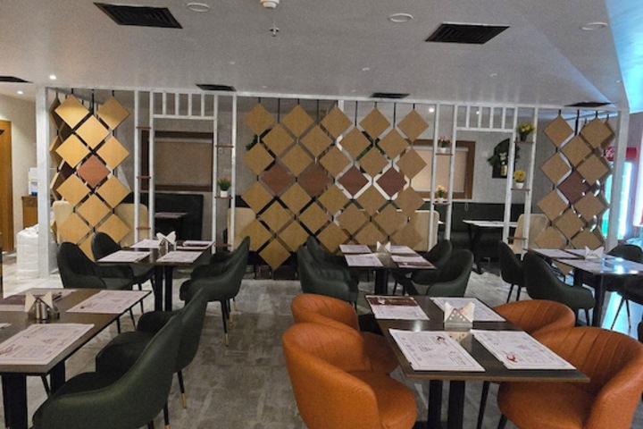 Dining 17 of 18