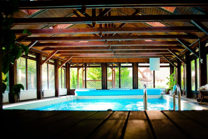 Pool 15 of 21