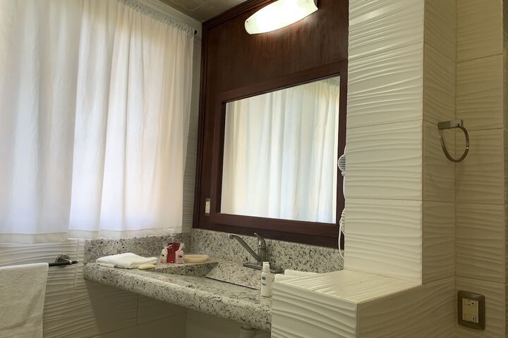 Room 106 of 230
