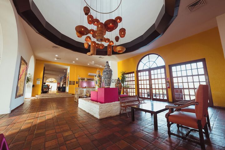Hotel 3 of 136