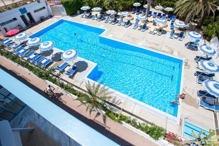 Pool Hotel