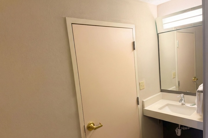 Bathroom sink