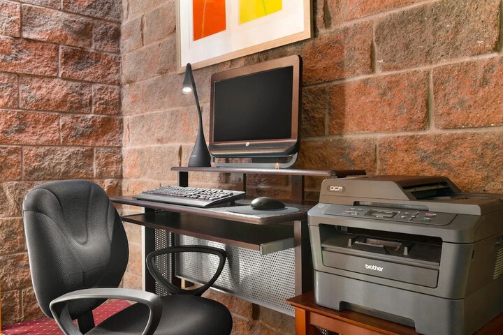 Business Center 18 of 20