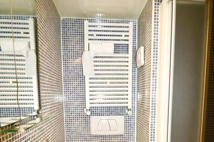 Room 8 of 13