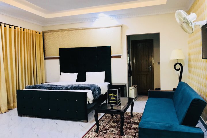 Room 13 of 87