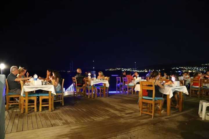 Dining 17 of 22