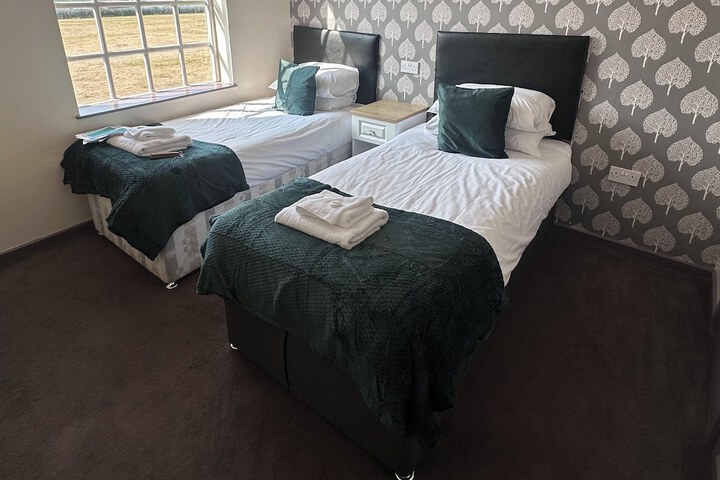 Room 11 of 16