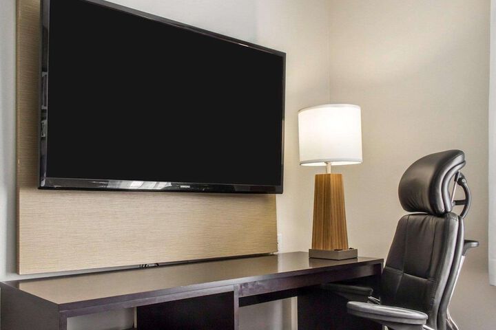 Room 8 of 27